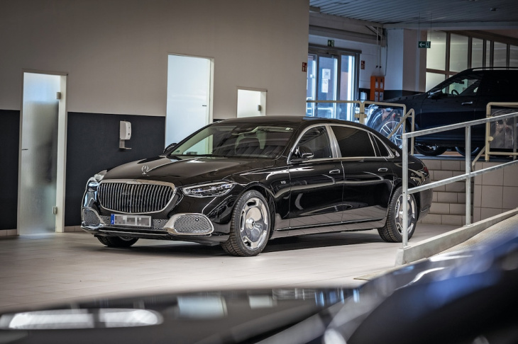 mercedes-händler mit digitalem showroom, gebrauchtwagen, autohaus