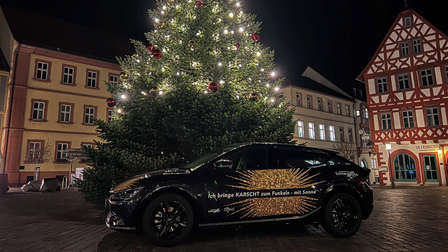 e-auto versorgt weihnachtsbaum in deutscher stadt mit strom – akku reicht für gesamte vorweihnachtszeit
