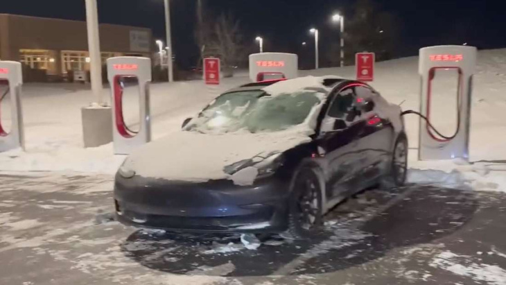 Tesla bei minus 26 Grad geladen: YouTuber nutzt Wintersturm für Extrem-Test (mit Video)