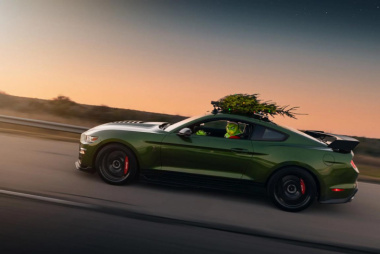 Video: Der Grinch stiehlt Weihnachtsbaum im Shelby GT500 Mustang!