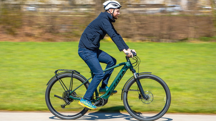 e-bike test: die besten e-atbs (all terrain bikes) im großen vergleich