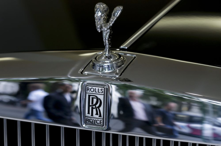 serienrekorde bei luxusschlitten: rolls-royce verkaufte so viele autos wie nie