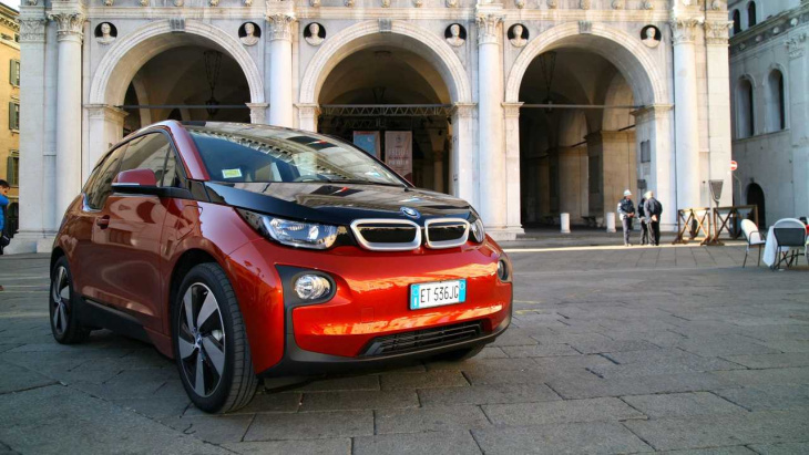 bmw-konzern verdoppelt elektroauto-absatz im jahr 2022