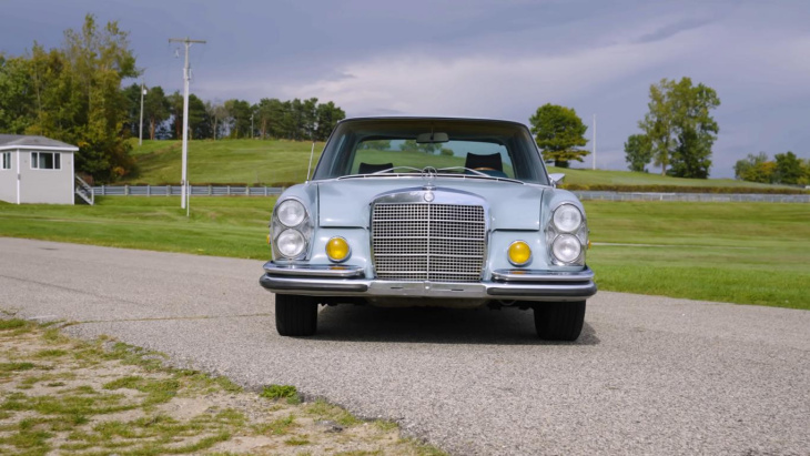 video: mercedes 280 se & 280 ce restomod mit v8-triebwerk!