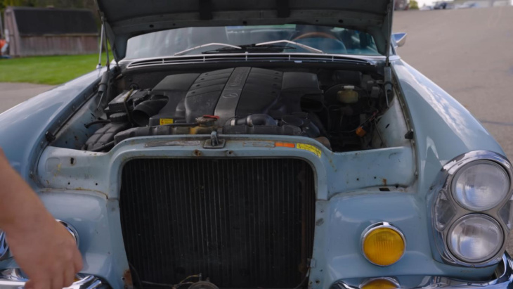 video: mercedes 280 se & 280 ce restomod mit v8-triebwerk!