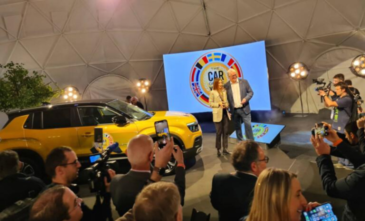 verleihung in brüssel: jeep avenger «car of the year 2023»