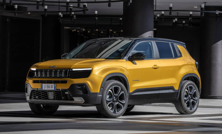 verleihung in brüssel: jeep avenger «car of the year 2023»
