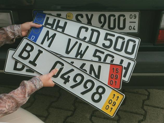 kurzzeitkennzeichen: beantragung und kosten des gelben auto-kennzeichens