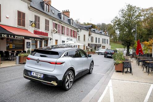 konkurrenz unter druck: mega-preisrutsch bei tesla! werden jetzt alle e-autos billiger?