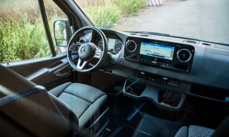 praxistest mercedes-benz sprinter 316 cdi: multimedial und intuitiv – der beste kastenwagen?