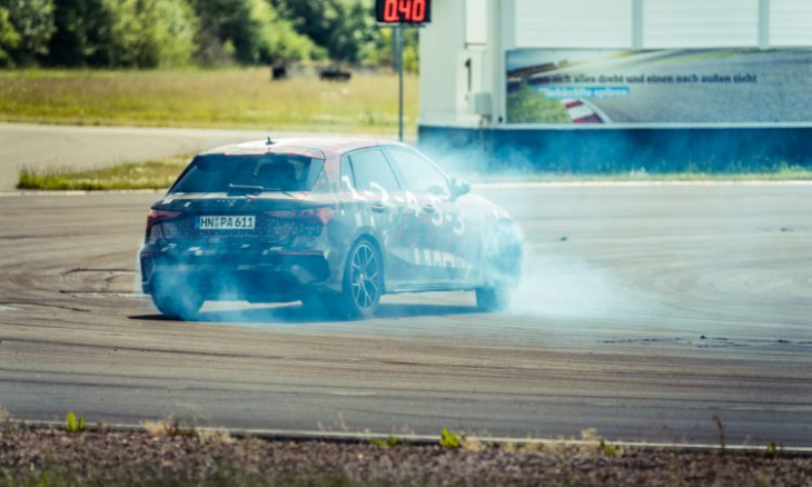 neuer audi rs 3 mit 5-zylinder und torque splitter: erste mitfahrt!