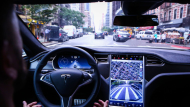 Tesla: Autopilot-Manager räumt ein, dass Video inszeniert war