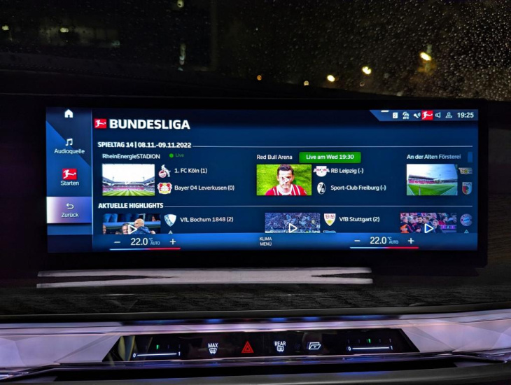 fußball-bundesliga im auto? bmw macht es möglich!