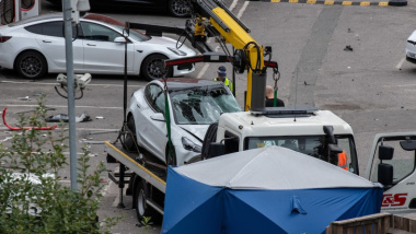 Tesla-Crash im Video: So kam es zum Unfall mit acht Fahrzeugen