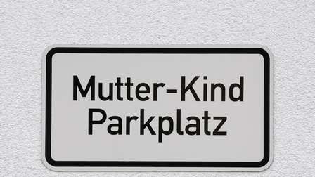 darf man auch ohne kind auf einem mutter-kind-parkplatz stehen?
