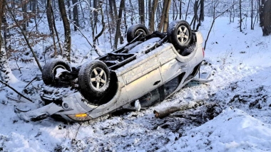 Kia überschlägt sich bei Unfall auf der B6