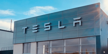 Tesla verdoppelt Gewinn in 2022 / Ziel: 1,8 Mio BEV für 2023