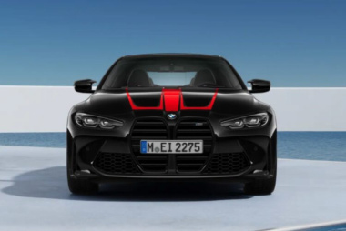 BMW M4: Lackierte M Grafik jetzt auch in Rot hochglänzend