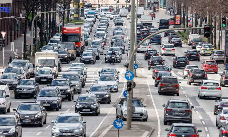 städtetag kritisiert trend zu großen autos