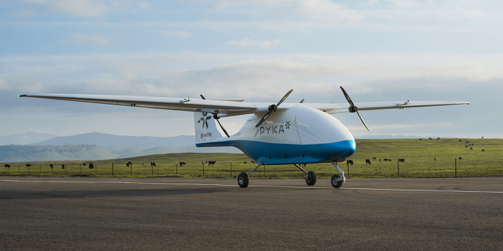 pyka präsentiert autonomes elektro-frachtflugzeug
