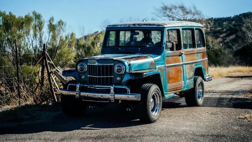 1963er willys jeep station wagon restomod mit patina & amc-motor!