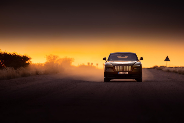 feuerprobe für den rolls royce spectre in südafrika