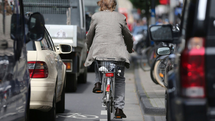 stau: wo sie mit dem fahrrad so schnell vorankommen wie mit dem auto