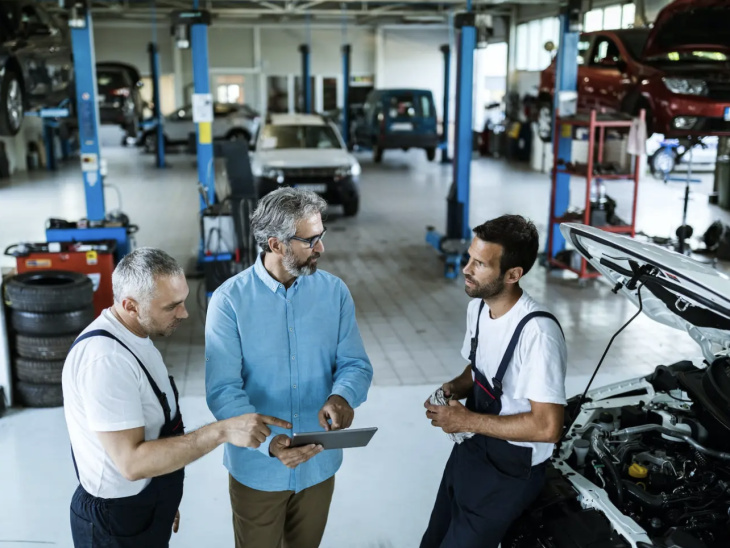 elektroautos brauchen zwar weniger service, aber dafür kann dieser dann teurer werden