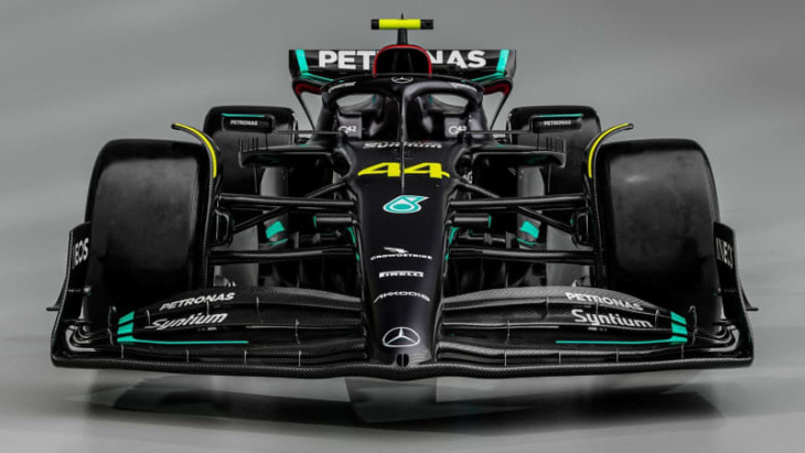 neue farbe: mercedes präsentiert auto für saison 2023