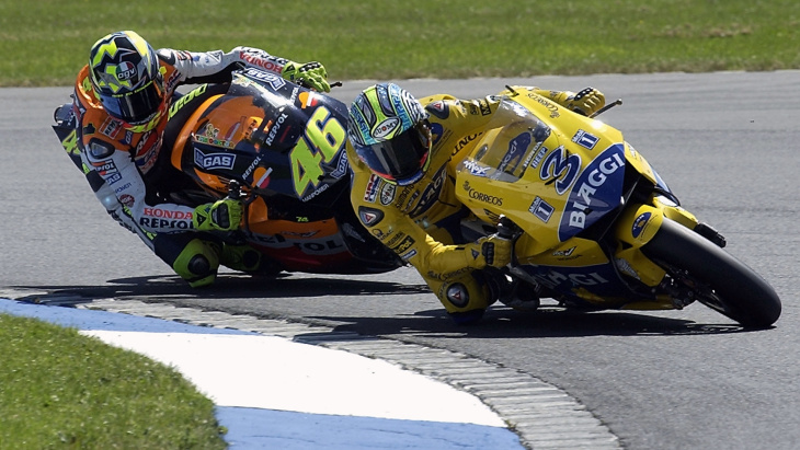 motogp, valentino rossi wird 44 jahre alt: statistiken, wissenswertes und die gegner des doktors in 20 fotos