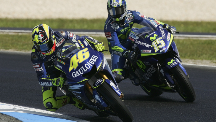 motogp, valentino rossi wird 44 jahre alt: statistiken, wissenswertes und die gegner des doktors in 20 fotos