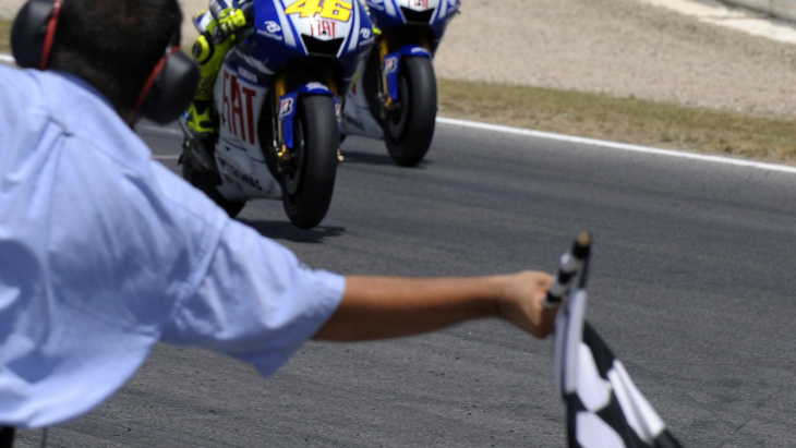 motogp, valentino rossi wird 44 jahre alt: statistiken, wissenswertes und die gegner des doktors in 20 fotos