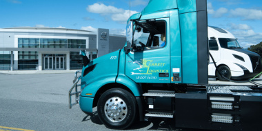 Volvo Trucks North America setzt E-Lkw in Zulieferlogistik ein