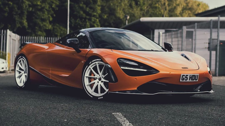 wahnsinn in london, mann springt auf das dach eines mclaren 720s ab 250.000 euro