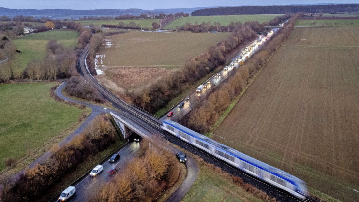 chaos bei taunusbahn: statt mit wasserstoff fahren die züge wieder mit diesel