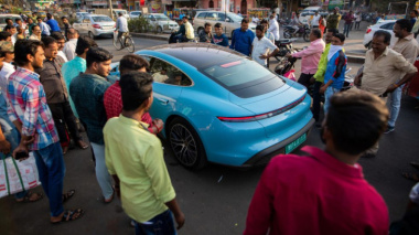 Mit dem Porsche Taycan von Mumbai nach Hyderabad