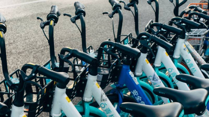 smart city: innovatives it-netz schafft voraussetzung für autarke fahrradboxen