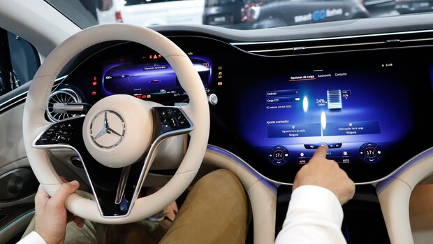 neue kooperation: mercedes bringt youtube und google maps in seine autos