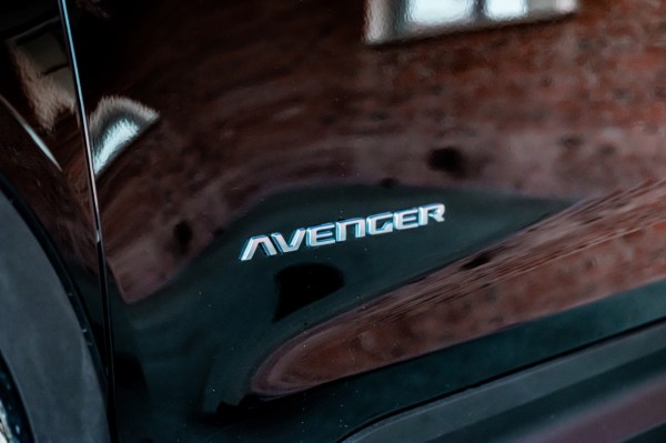 jeep avenger: das kompakt-suv mit beeindruckender ladeleistung und guten off-road-fähigkeiten