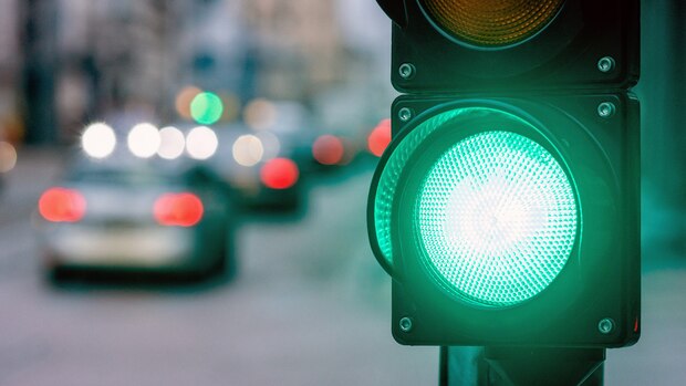 müssen sich autofahrer umstellen? ampeln sollen künftig viertes licht erhalten