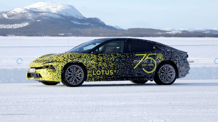 lotus-elektro-limousine bei tests und auf abschleppwagen erwischt