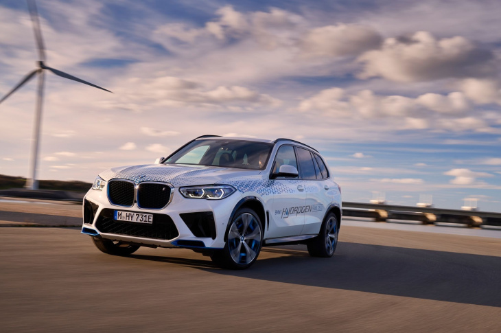 bmw mit brennstoffzelle: suv ix5 hydrogen fährt mit wasserstoff