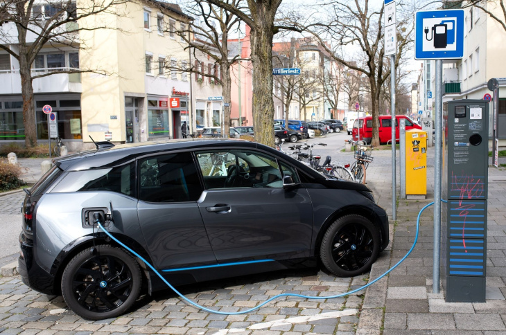 stromer aus zweiter hand: warum es noch kaum gebrauchte elektroautos gibt