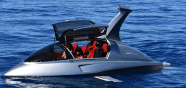 Das von Corvette angetriebene Tauchboot „Jet Shark“ fliegt auch über Wasser