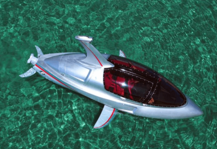 das von corvette angetriebene tauchboot „jet shark“ fliegt auch über wasser