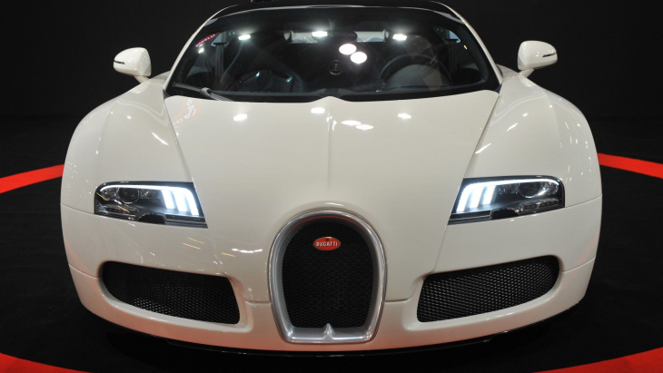 bugatti veyron: ein spektakuläres auto. die schönsten fotos