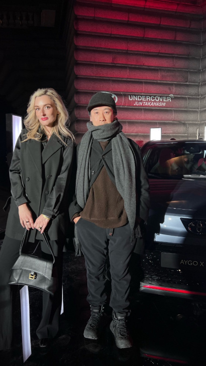 toyota aygo x undercover – weltpremiere auf der pariser fashion week