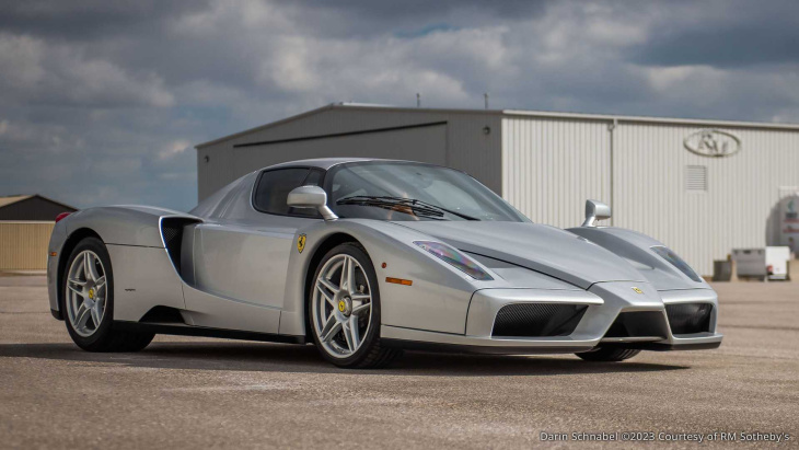 dieser ferrari enzo ist ein neuwagen und steht zum verkauf