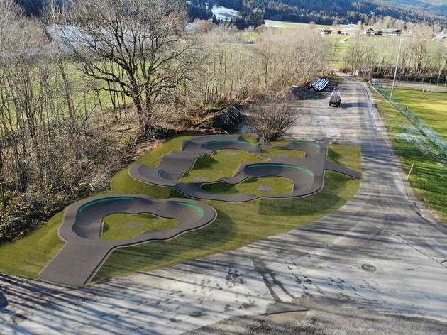 pumptrack kommt: asphaltierte bahn soll dirt-park auf der böhmwiese ersetzen