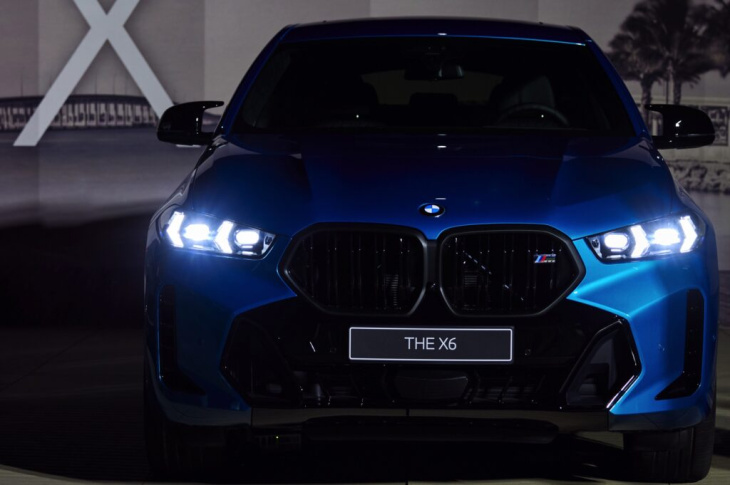 bmw x6 facelift live-fotos: g06 lci als m60i in atlantis blue